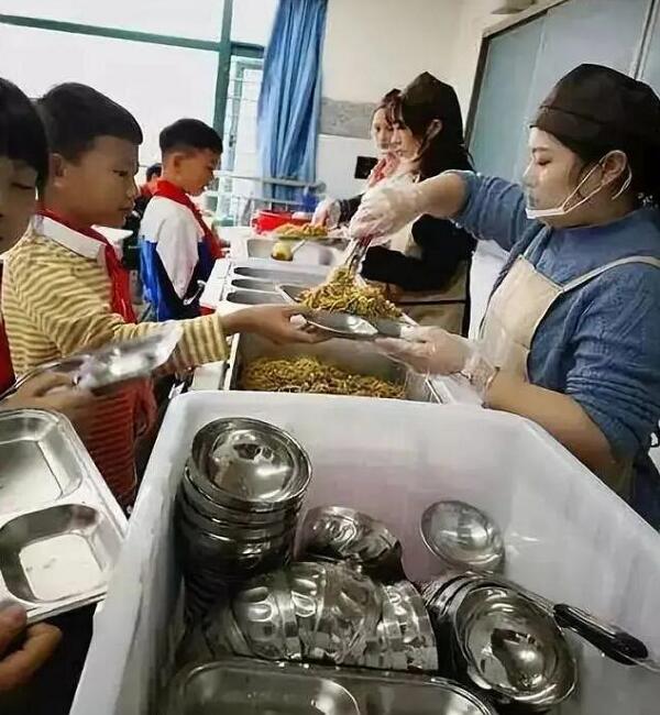 番禺區(qū)育才小學午餐配送